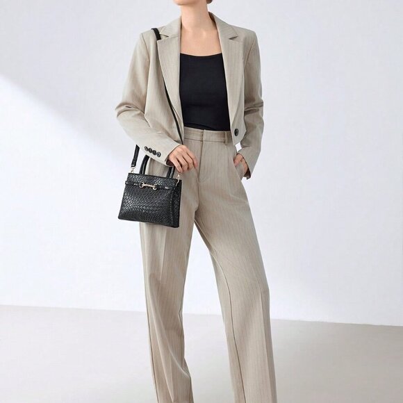 Black Elegant Women's Premium Textured Metallic Buckle Accented Handbag - Picture 5 of 7